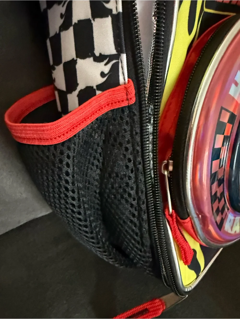 Hot Wheels Finish Line Kids lunch box — Red & Black